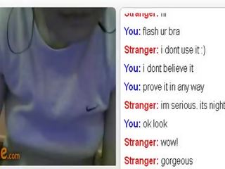 Girlfriend On Omegle Showing All Her Body And Playing Wi